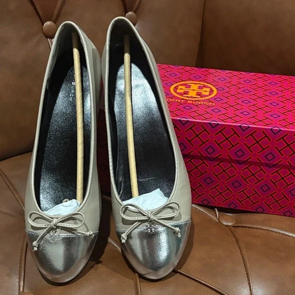 Tory Burch Cap Toe Ballet Flats - WORN ONCE Size 9 - Picture 1 of 9